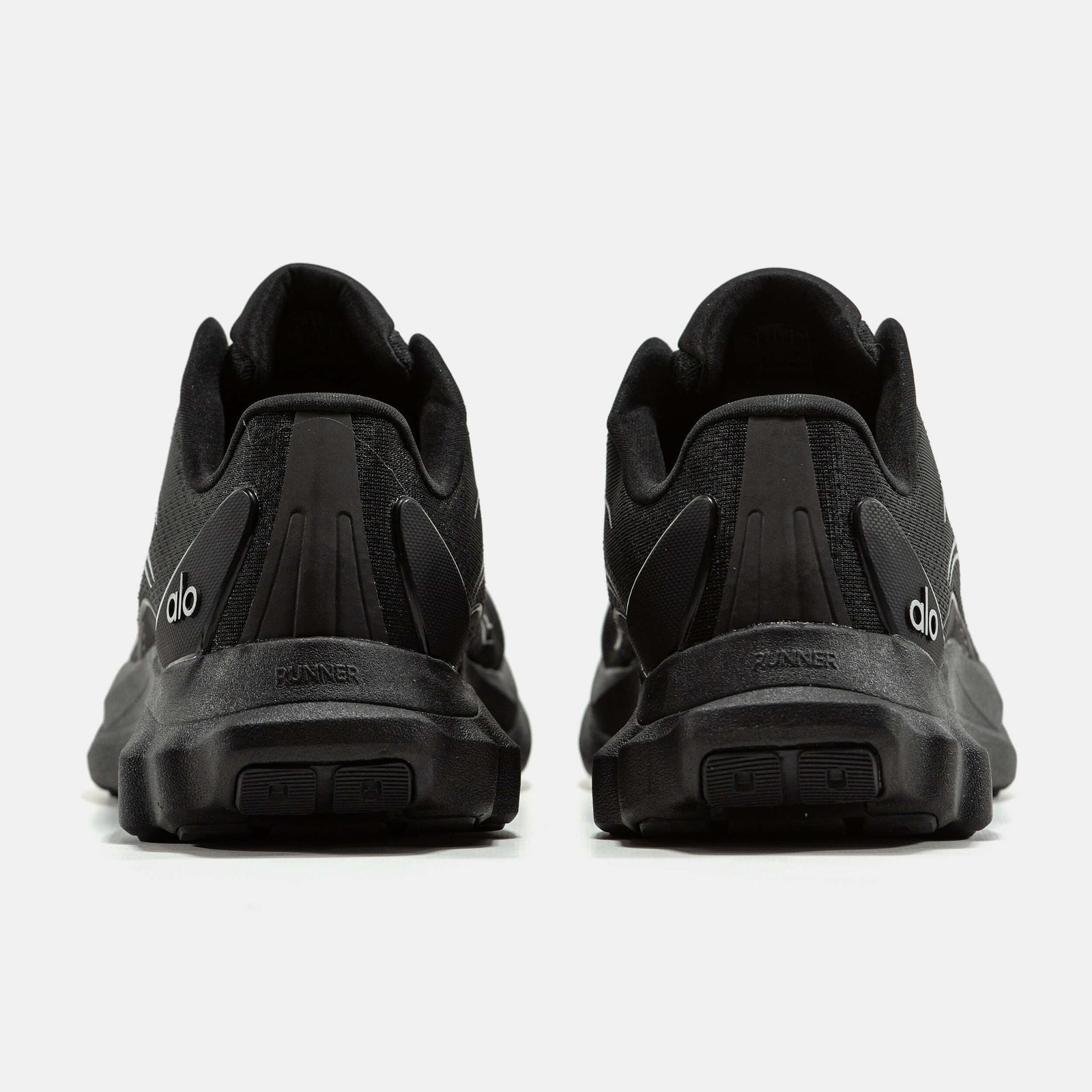 Кроссовки Alo Yoga Runner Black Кроссовки Alo Yoga Runner Black