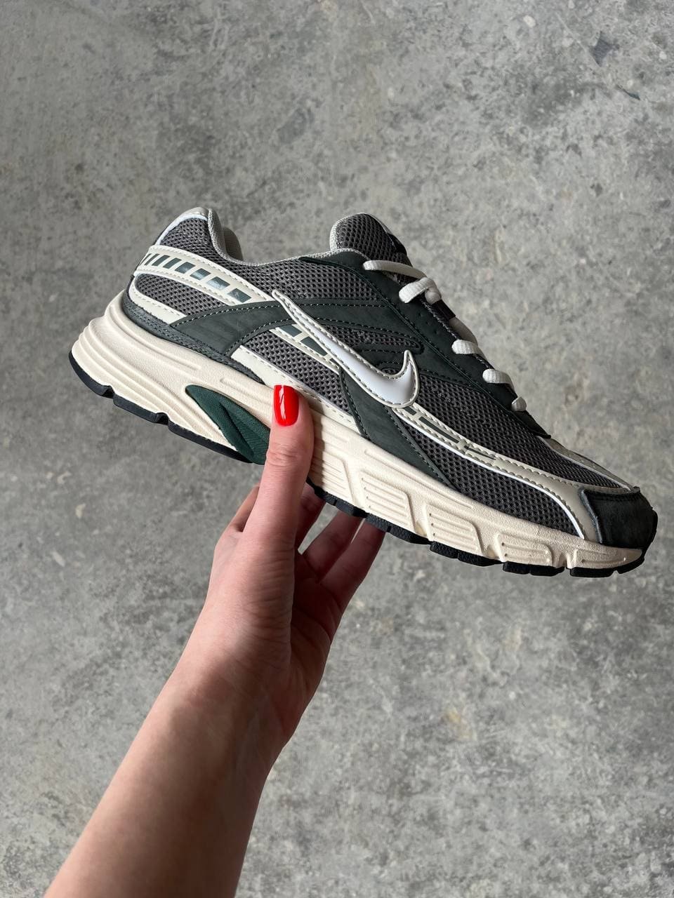 Nike Initiator Grey Beige (2) Nike Initiator Grey Beige