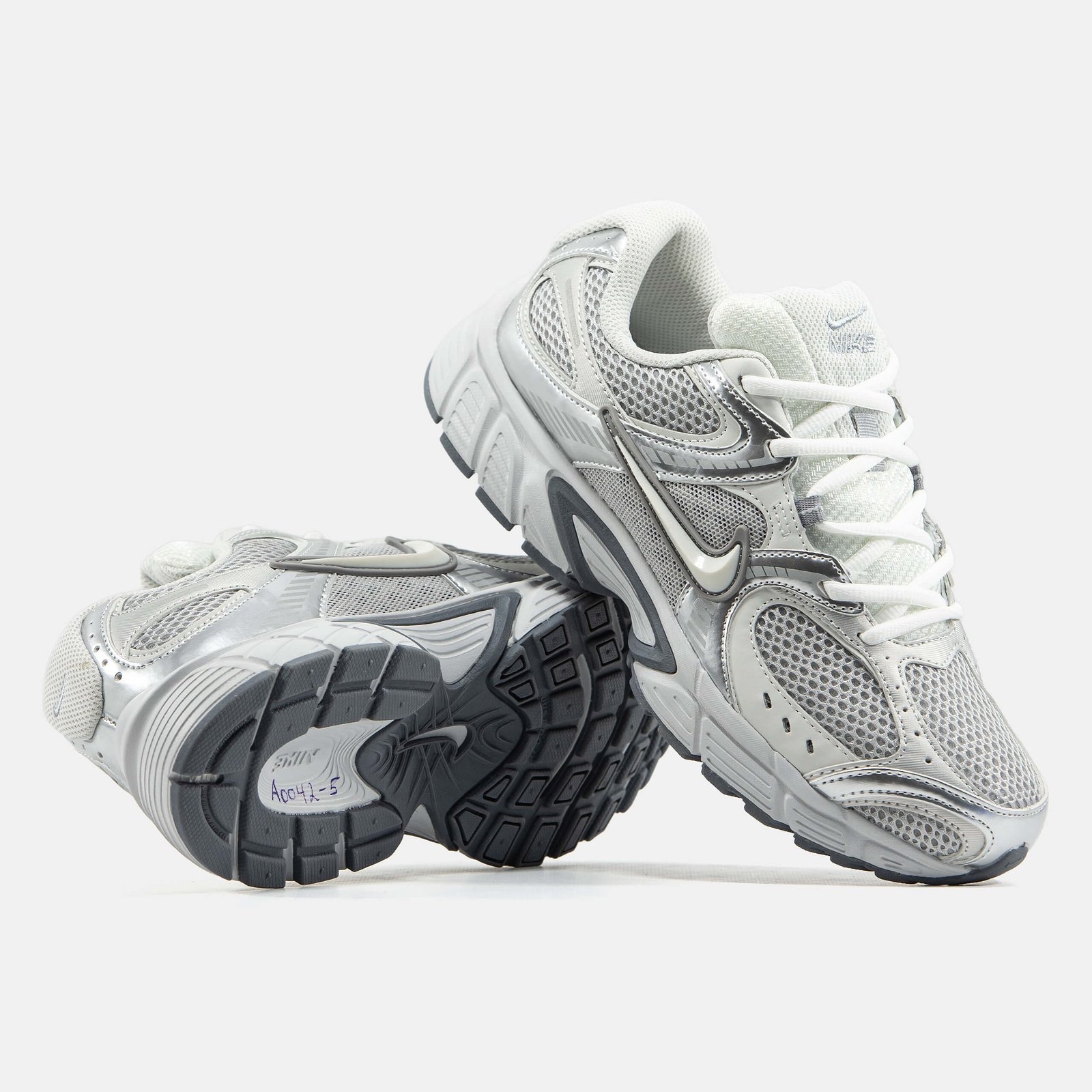 Кроссовки Nike V5 RNR White Metallic Silver Кроссовки Nike V5 RNR White Metallic Silver