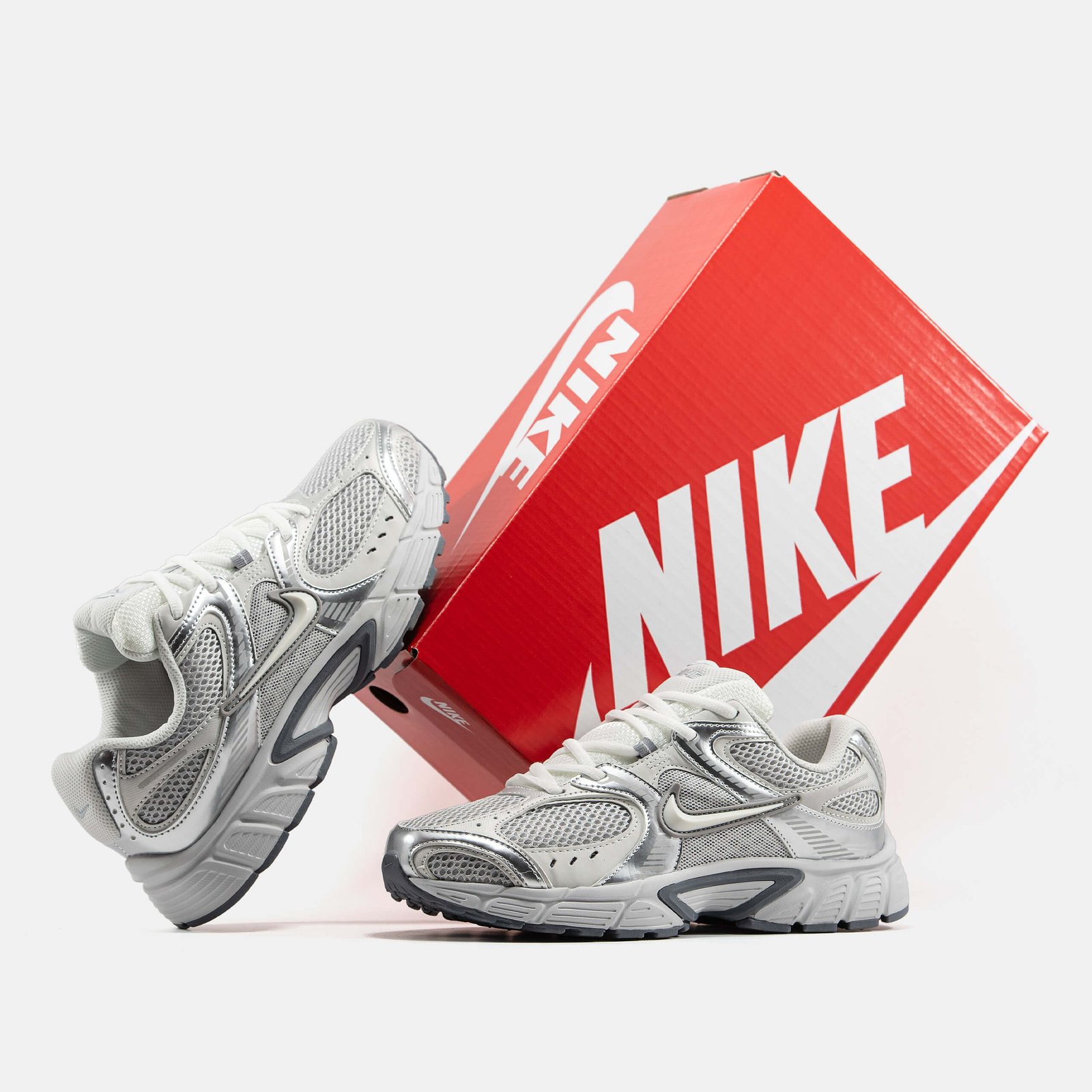 Кроссовки Nike V5 RNR White Metallic Silver Кроссовки Nike V5 RNR White Metallic Silver